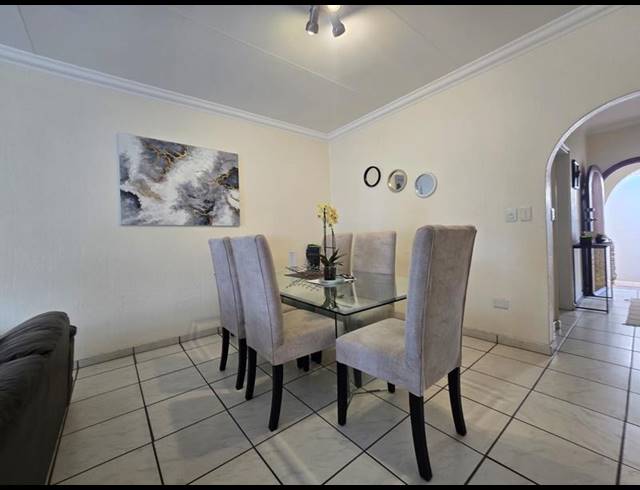 3 BEDROOM TOWNHOUSE FOR SALE IN EDENBURG